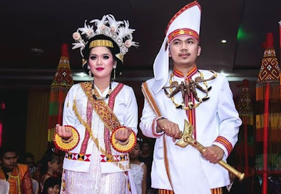 Pakaian Tradisional Suku Mamasa