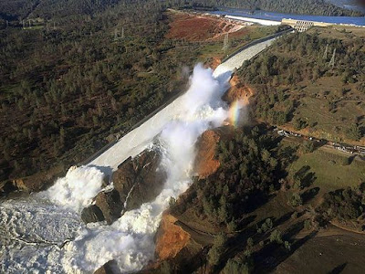 Water surging down Oroville Dam spillway. William Croyle, California Department of Water Resources / Public domain