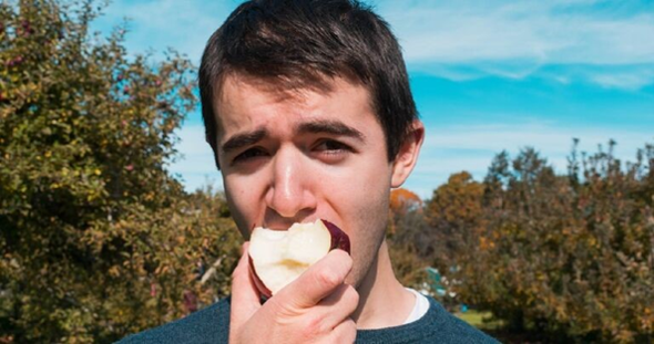 Científicos responden a la pregunta de si una manzana al día te aleja del médico