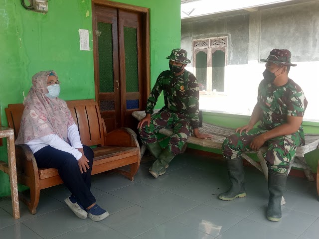 Anggota Satgas TMMD jalin Komunikasi Sosial dengan perangkat desa Majasto, jalin saling pengertian wujudkan kemanunggalan TNI-Rakyat