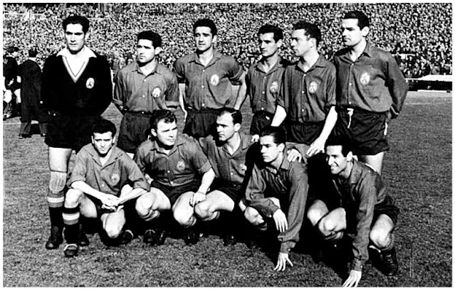 SELECCIÓN DE ESPAÑA. Temporada 1956-57. Ramallets, Orúe, Campanal II, Valero, Maguregui, Garay. Miguel, Kubala, Di Stéfano, Luis Suárez y Gento. SELECCIÓN DE ESPAÑA 5 SELECCIÓN DE PAÍSES BAJOS 1 Miércoles 30/01/1957, 16:00 horas. Partido amistoso. Madrid, estadio Santiago Bernabéu.