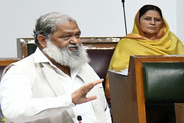 If-you-roam-around-with-the-tricolour-your-life-was-saved-Pakistani-students-also-raised-the-tricolor-Anil-Vij