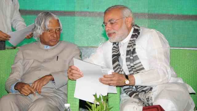 प्रधानमंत्री श्री नरेंद्र मोदी ने भारत के पूर्व राष्ट्रपति डॉ एपीजे अब्दुल कलाम की जयंती पर उन्हें श्रद्धांजलि दी है।
