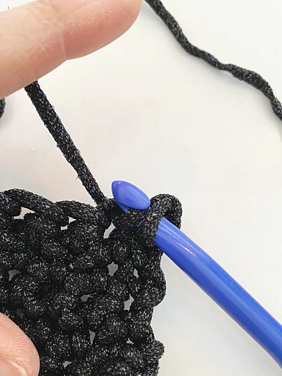 pulling yarn through the stitch