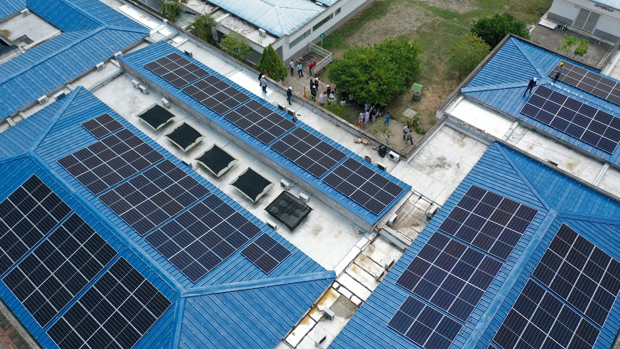 EN HUILA, primer hospital del país en autogeneración de energía eléctrica limpia con sistema solar fotovoltaico.