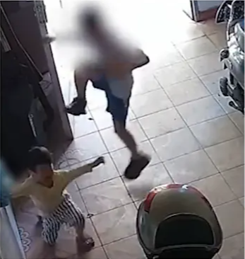 8-year-old boy in China caught on video violently beating 2-year-old girl to steal her snacks