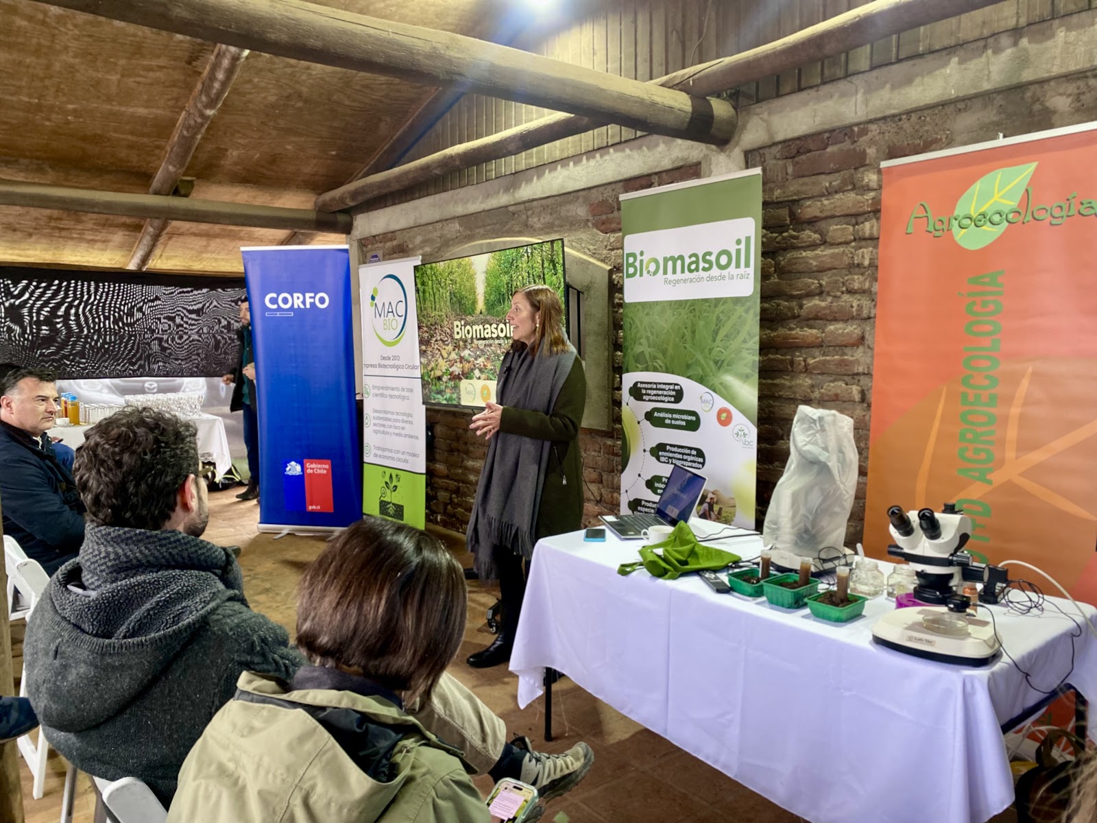 En Pelarco se lanzó biofábrica móvil que permitirá realizar en terreno orientaciones para mejorar agricultura regenerativa