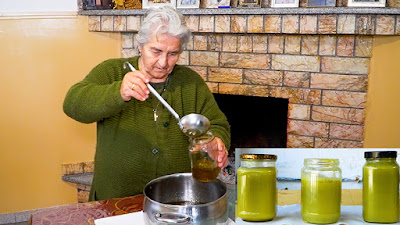 Κεραλοιφή, η μυστική συνταγή της γιαγιάς Αλτάνης από τη Γουριά Μεσολογγίου