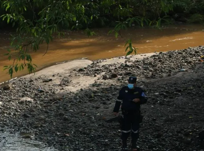 El Salvador: Menor de un año es encontrado muerto en una poza de un río en Zacatecoluca