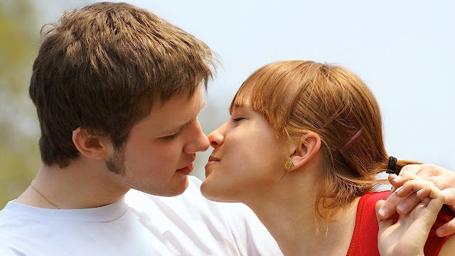  HOW TO PREPARE FOR THE FIRST KISS