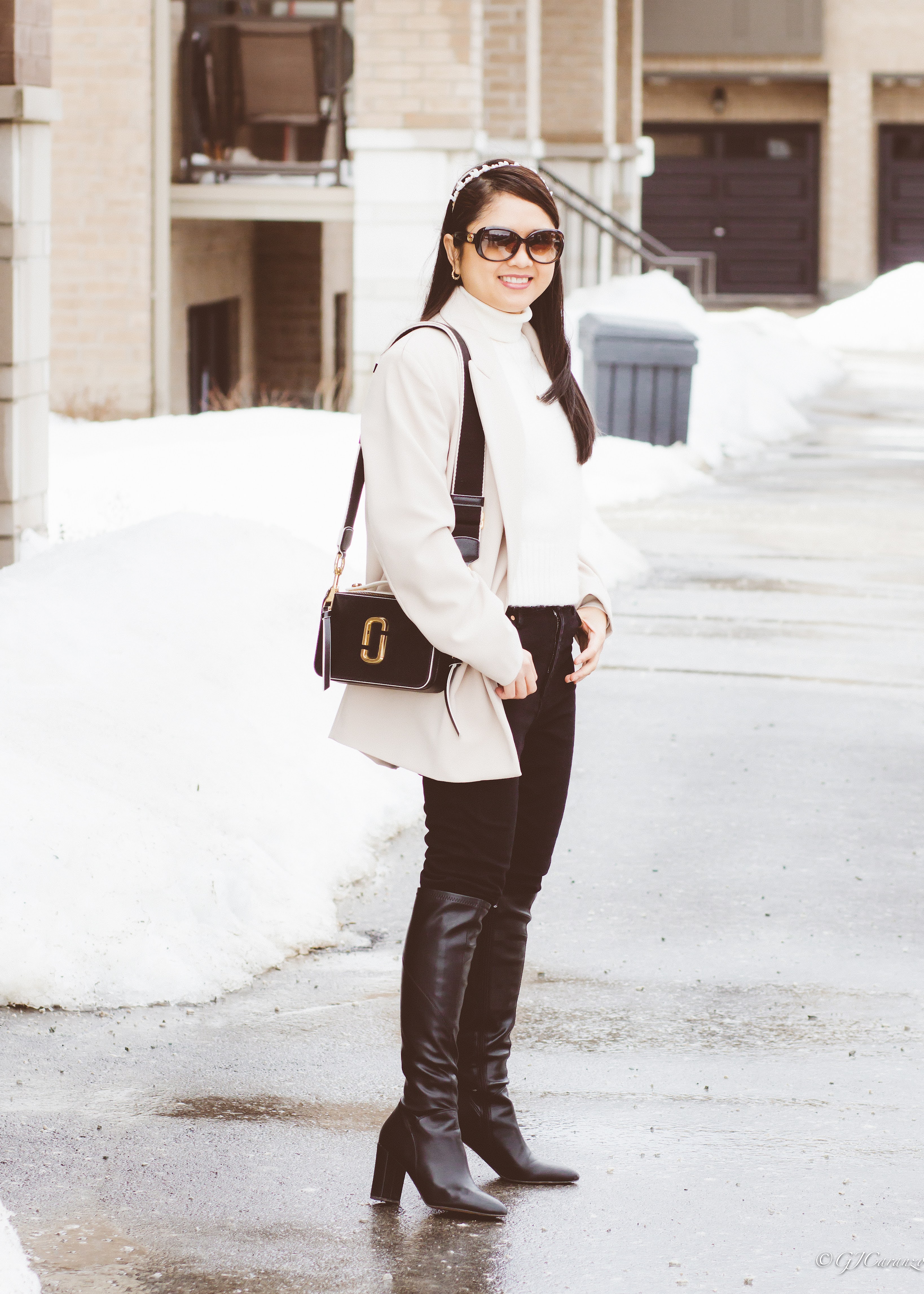 Oversize Blazer | Marc Jacobs Sure Shot Bag | Franco Sarto Knee High Boots | Gucci Sunglasses | Spring Outfit Ideas | Petite Fashion | Neutral Outfit