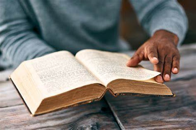 Você tem dificuldades de ler a bíblia toda? Saiba como superar isso