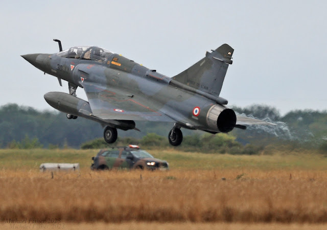 639/30-JJ Mirage 2000D landing Evreux Air Base