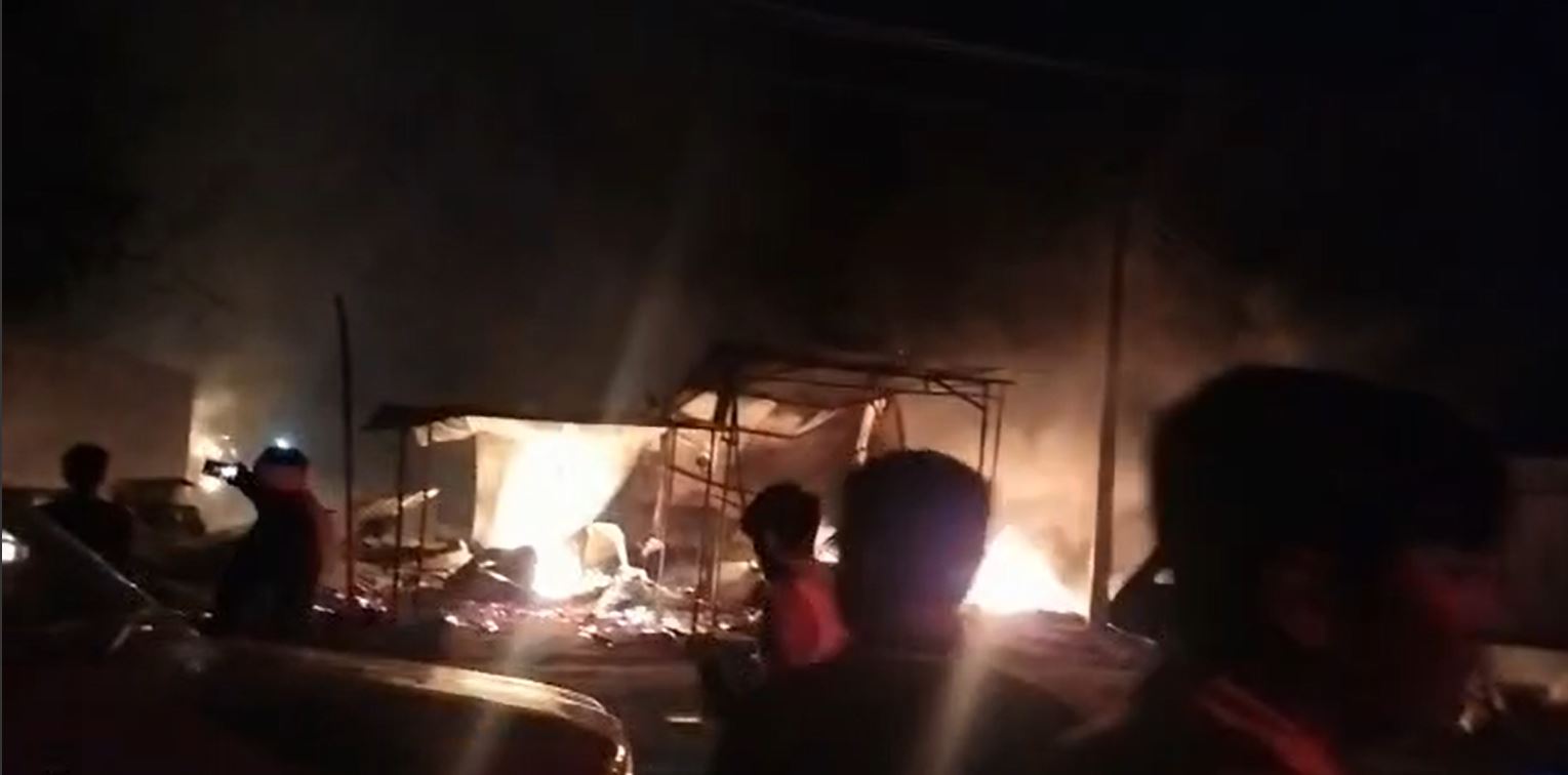 Sitamarhi Breaking News :- सीतामढ़ी के बरियारपुर बस अड्डे पर आग लगने से दो लोग जिंदा जल गये