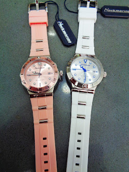 Relojes de señora Neckmarine, con correas de silicona y acero.