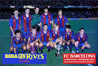 F. C. BARCELONA. Temporada 1991-92. José Mari Bakero, Cristóbal, Zubizarreta, Nando, Amor. Begiristain, Witschge, Stoichkov, Ronald Koeman, Guardiola, Ferrer. El equipo que terminó el partido posando con la Supercopa. F. C. BARCELONA 1 CLUB ATLÉTICO DE MADRID 1 Martes 29/10/1991, 20:45 horas. VIII Supercopa de España, partido de vuelta. Barcelona, Nou Camp