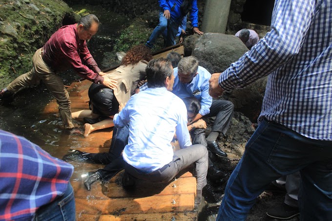 Cae puente colgante en Cuernavaca; presidente municipal entre los heridos