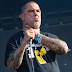 Phil Anselmo arremete contra un fanático con la bandera confederada