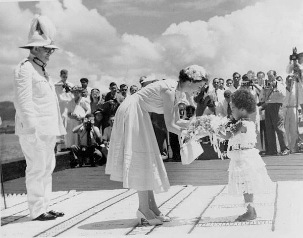 queen elizabeth visits fiji