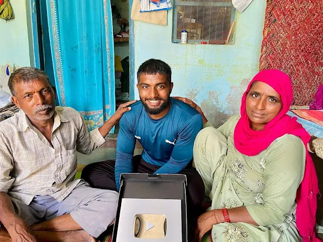 Ankit Baiyanpuria With his parents