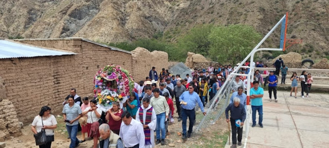 Das Fest der heiligen Barbara, in der Gemeinde Humi, Potosí - Bolivien