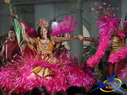 Desfile noturno de Carnaval na Moita