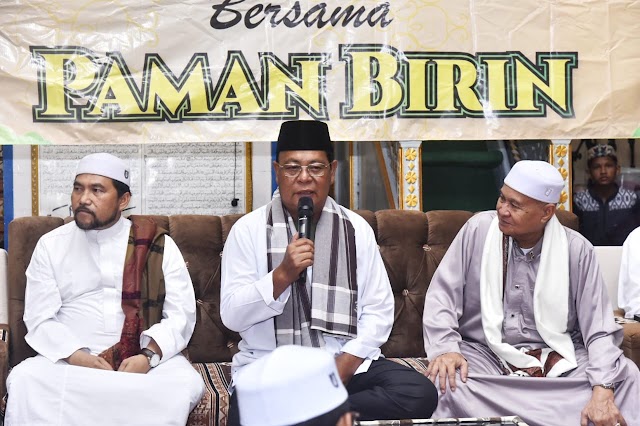Paman Birin Sahur Bersama Warga Di Masjid Jami Nurul Hasanah Cempaka