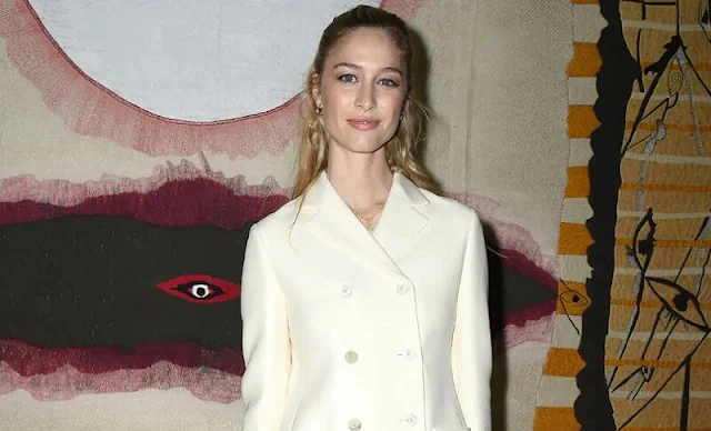 Beatrice Borromeo wore a Marlene wool and silk jacket, blazer and skirt drom Christian Dior. Dior bag and pumps