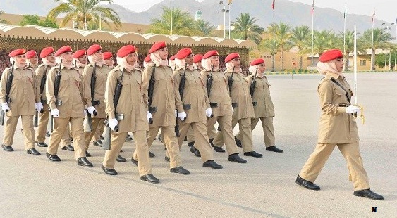 Kuwaiti army begins recruiting women
