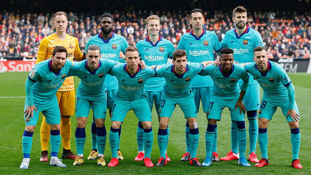 F. C. BARCELONA. Temporada 2019-20. Ter Stegen, Umtiti, Frenkie De Jong, Busquets, Piqué. Messi, Griezmann, Arthur, Sergi Roberto, Ansu Fati, Jordi Alba. VALENCIA C. F 2 F. C. BARCELONA 0 Sábado 25/01/2020, 16:00 horas. Campeonato de Liga de 1ª División, jornada 21. Valencia, estadio de Mestalla. GOLES: 1-0: 47’, Jordi Alba, en propia puerta. 2-0: 76’, Maxi Gómez. ENTRENADORES: Valencia CF: Albert Celades. FC Barcelona: Quique Setién. ÁRBITRO: Jesús Gil Manzano, Comité de Extremadura.