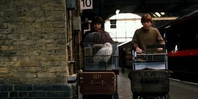 Harry Potter: A barreira para a plataforma nove e três quartos era de metal (e os bruxos passam por ela)