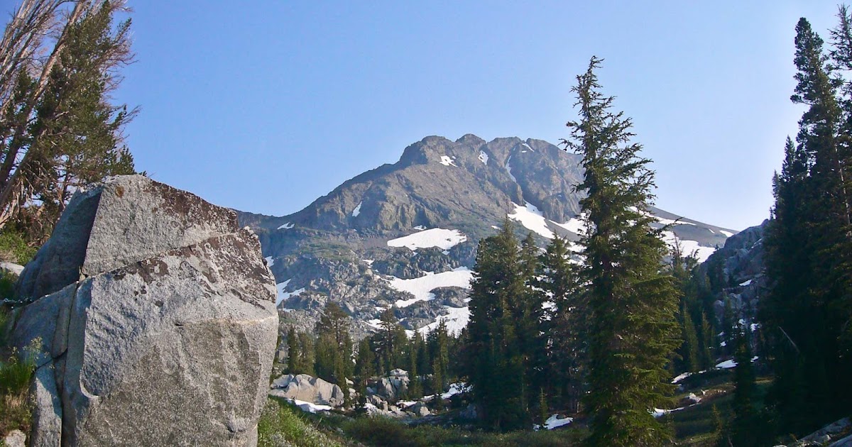 Overnight Cross-Country Ski Tour to Little Round Top Mountain (Carson Pass)  - Tahoe Trail Guide