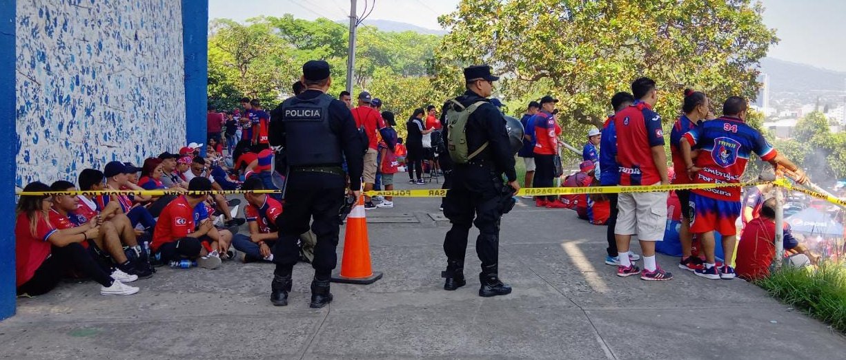 El Salvador: Autoridades mantienen operativo en el estadio Cuscatlán previo a la Final de la Liga Mayor de Fútbol entre FAS y Jocoro