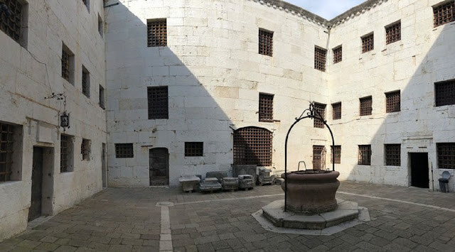 Пиомби, старая тюрьма во дворце дожей в Венеции, Италия