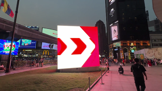 lot 10 the Cube Digital Screen Ads, KL Lot 10 Digital OOH Ads KL Bukit Bintang Lot 10 LED Screen Ads, lot 10 giant cube DOOH Ads Bintang Walk KL,