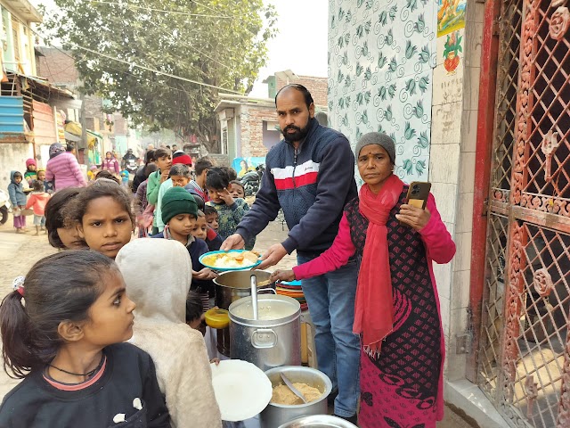 जरूरतमंद लोगों के लिए दीदी की रसोई ट्रस्ट ने किया निशुल्क भोजन का वितरण- गंगेश्वर दत्त शर्मा ।