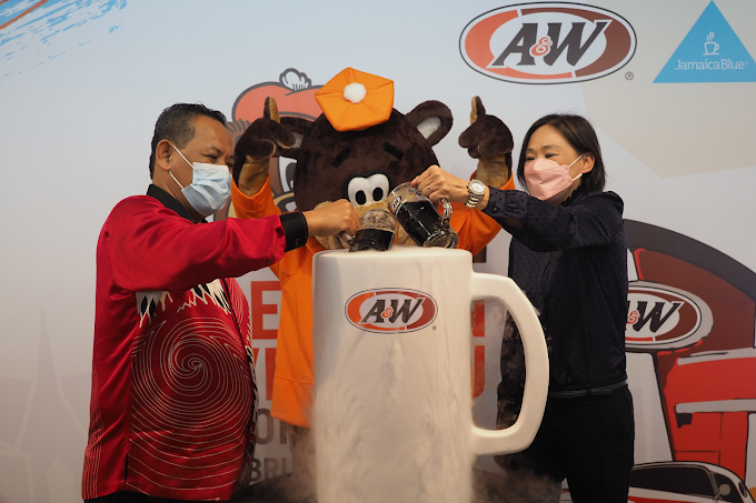 Menteri Besar of Negeri Sembilan, YAB Dato’ Seri Haji Aminuddin Bin Harun commemorates refreshed A&W Seremban Drive-Thru