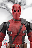 S.H. Figuarts Deadpool 12