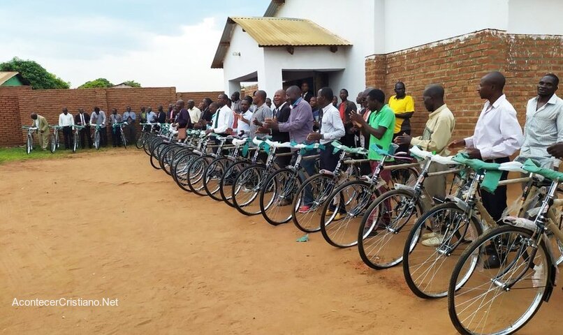 Bicicletas para evangelizar en África