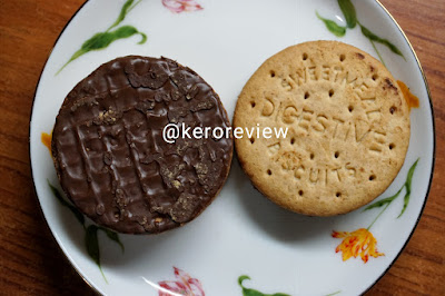 รีวิว มาร์ค แอนด์ สเปนเซอร์ บิสกิตเคลือบดาร์คช็อกโกแลต (CR) Review Dark Chocolate Digestives, Mark & Spencer Brand.