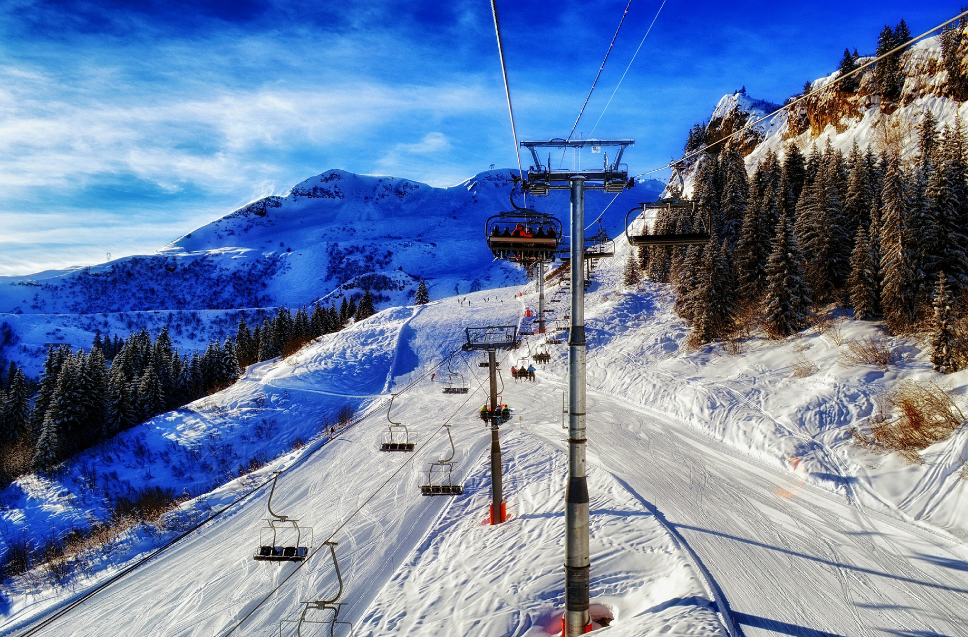 france-ski-resort-mountains-winter powered by righteouslytours.com