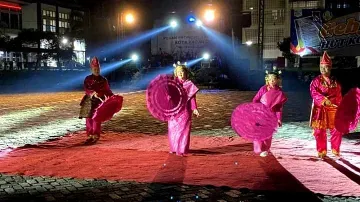 Tari Payung Oleh Anak-anak Down Syndrome Meriahkan HUT Korpri ke-53 Tingkat Kota Padang