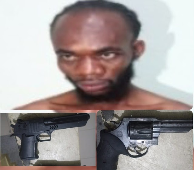  Policía apresa Nacional Haitiano con revolver y pistola , y otras 3 personas  Mediante orden judicial por distintos hechos delictivos.