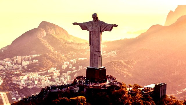 Obrátil sa počas stavby Krista Spasiteľa v Riu de Janeiro