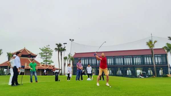 Sân tập và đánh Golf