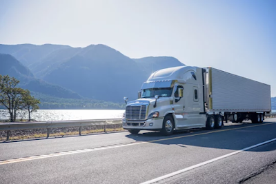The Way to Select the Suitable Refrigerated Trucking Solutions Service