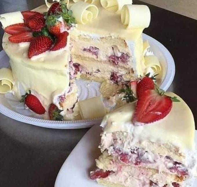 Strawberry milk cake