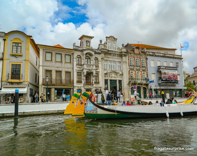 Arte Nova e moliceiros no Canal Central de Aveiro, Portugal