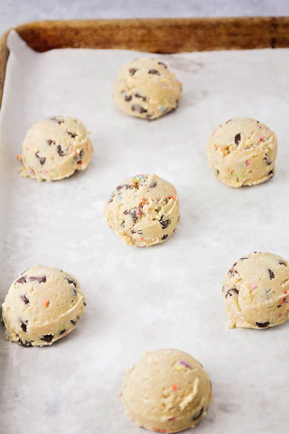 These birthday cake chocolate chip cookies have such a delicious combination of flavors, and are so colorful and fun!
