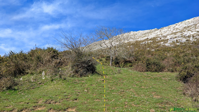 Saliendo de la Casa del Cura al Cerro Llabres